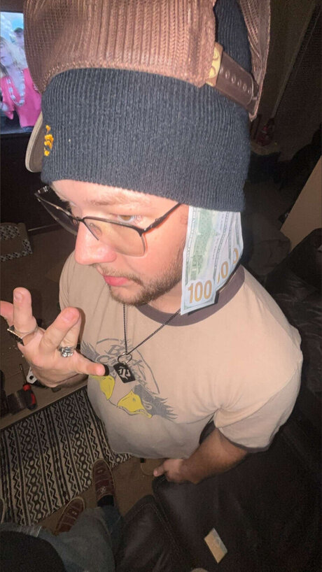 TyTy7_ onlyfans strip tease