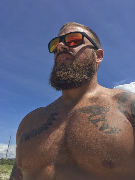 Matthew Cardona desnuda onlyfans