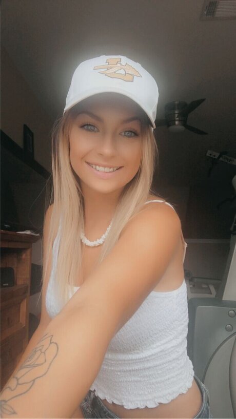 KBaby_ naked on onlyfans