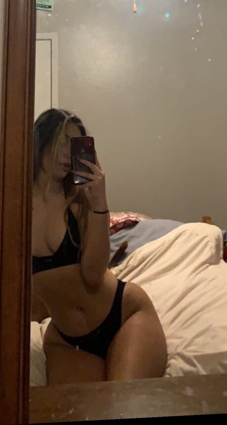 gabriellaaa onlyfans hot