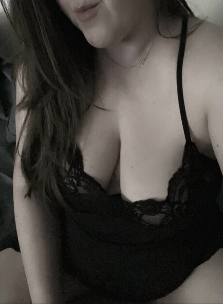 Lola King_ onlyfans nide