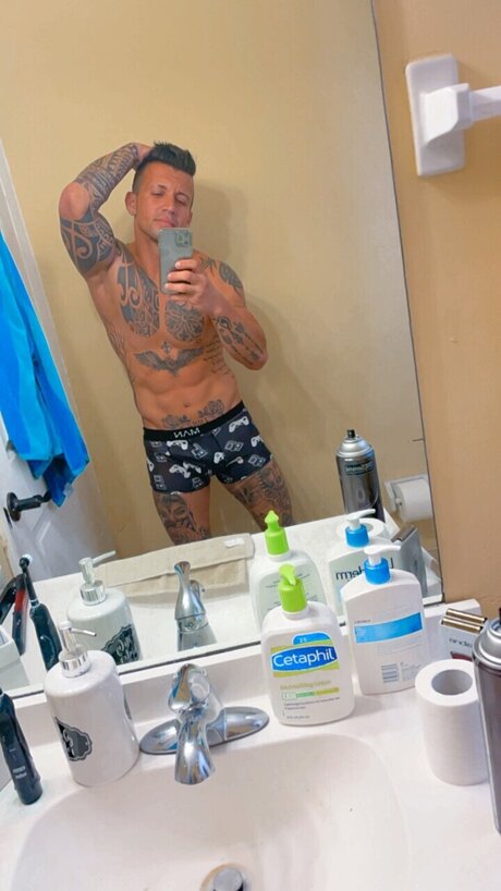 Leonardo Noda onlyfans model photo