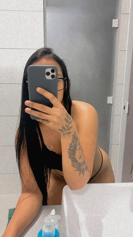 Larie_ leaked onlyfans free