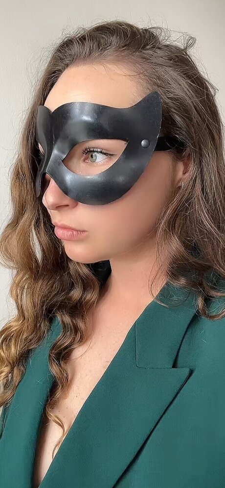 Mystery Girl is on onlyfans