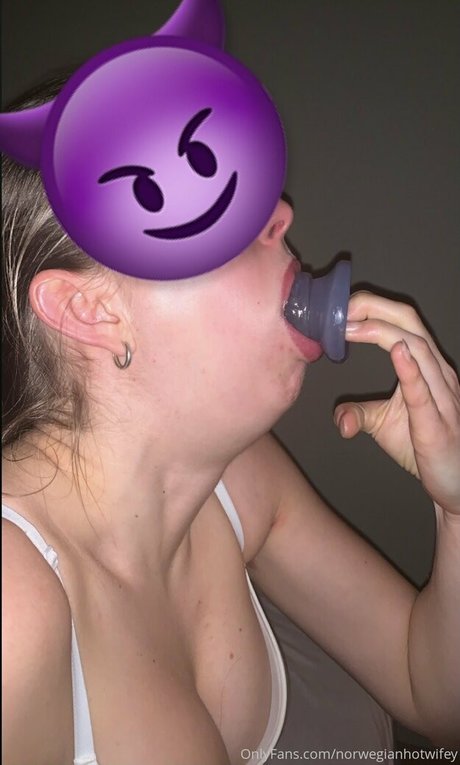 norwegianhotwifey onlyfans explicit content
