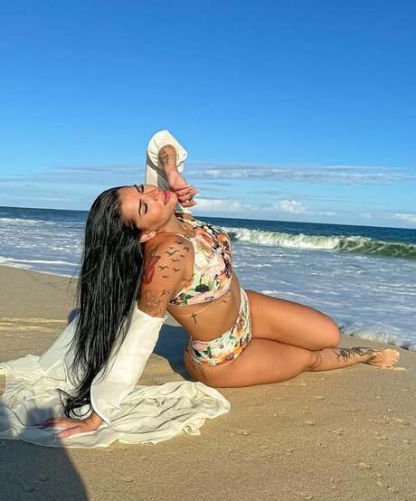 Bianca Leao on onlyfans