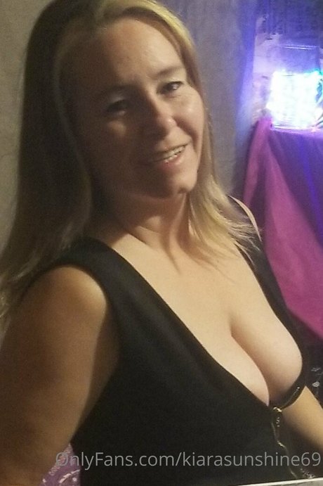 kiarasunshine69 onlyfans photos