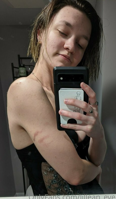 lillean eve onlyfans striptease