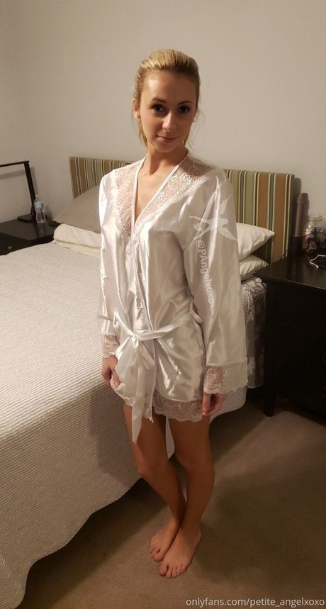 petite angelxoxo onlyfans sex leaked