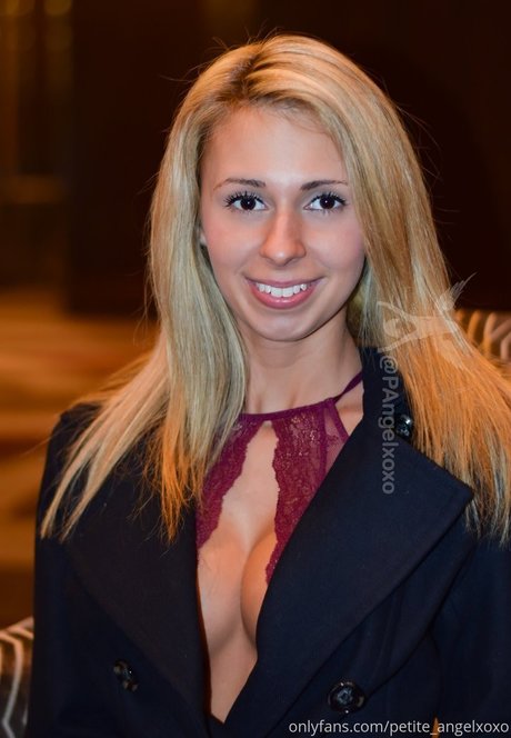 petite angelxoxo nude on onlyfans