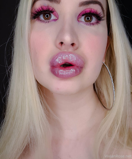 vivianroseofficial naked leaked onlyfans