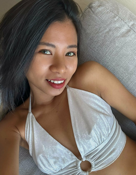 petiteasianchaya on onlyfans