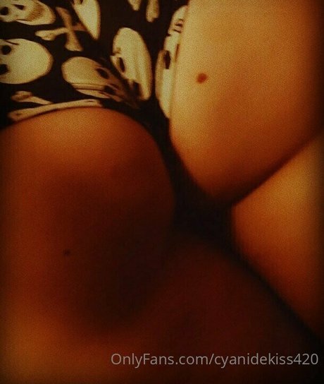 cyanidekiss420 onlyfans public photos