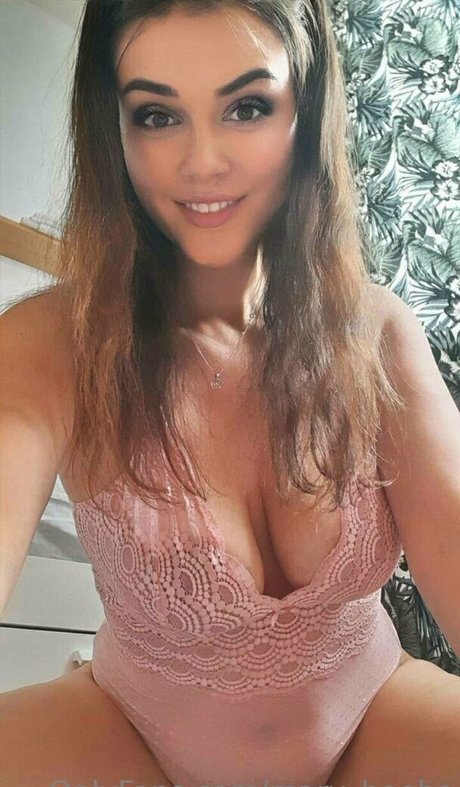 mary boobs onlyfans model photo