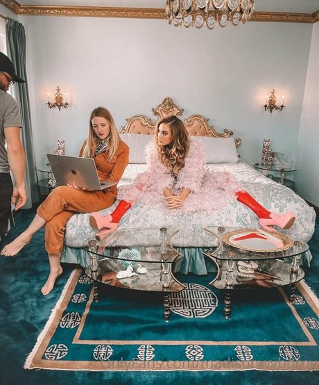 lucy love98 only fans photos