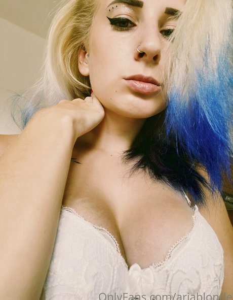 ariablonde onlyfans creator