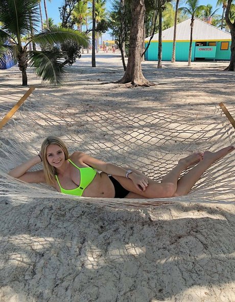 Lydia N onlyfans pics