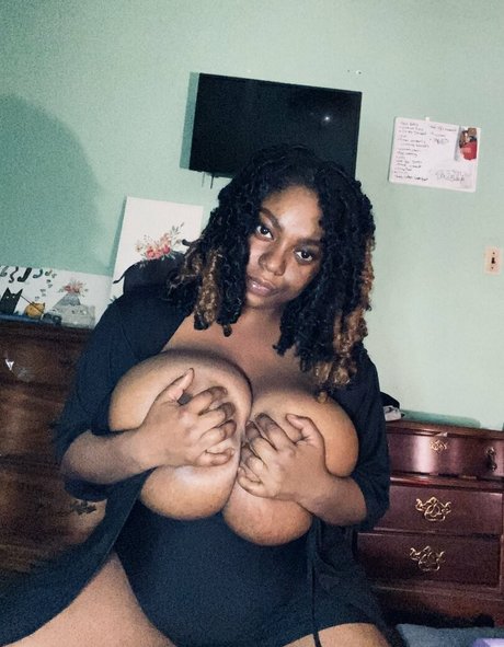 MoodyTaylor nsfw onlyfans