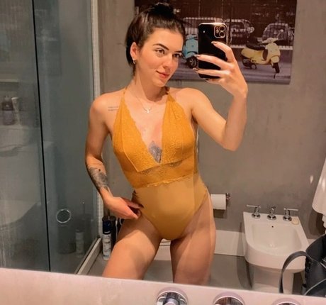 Isa Bichara leaked onlyfans