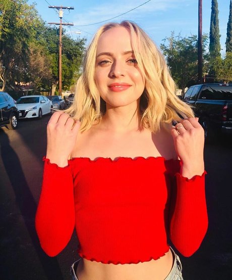 Madilyn Bailey nude only fans leaks