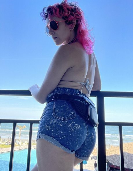 emeryfennecfree onlyfans boobs