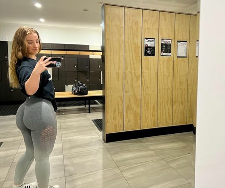 Isobel Hall onlyfans leaked