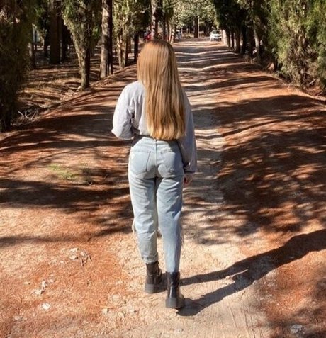 Lluna Clark onlyfans nude leak