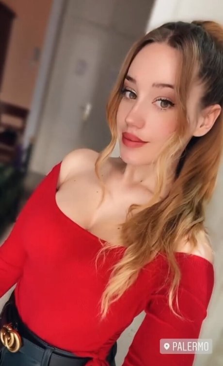 Lluna Clark onlyfans pics