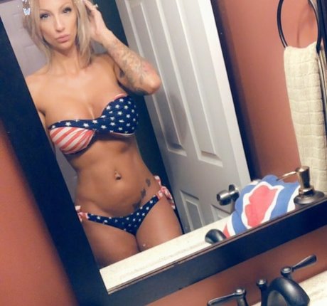 Michelle Pimer naked onlyfans pics