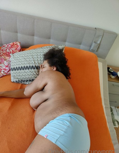 curvypotchi onlyfans desnuda