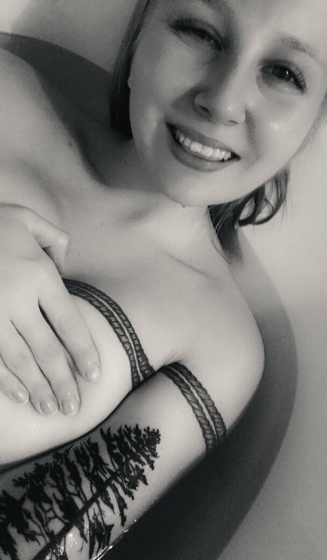 mariehardon onlyfans leak ass