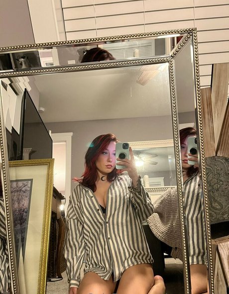 auroraredd onlyfans public photos