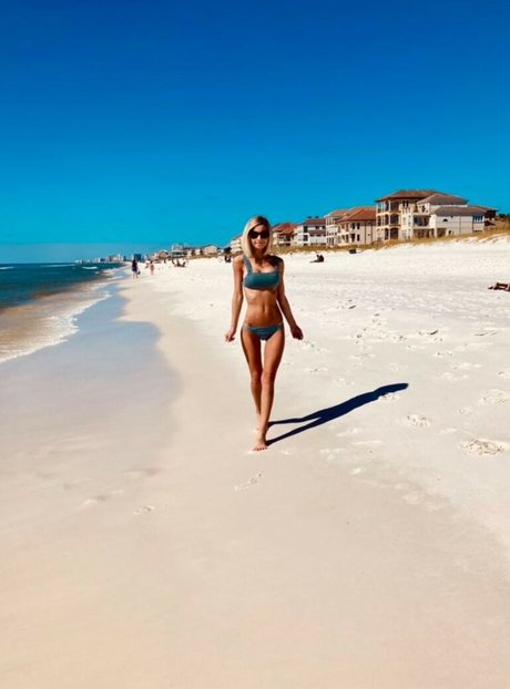 Bella Thore onlyfans public photos