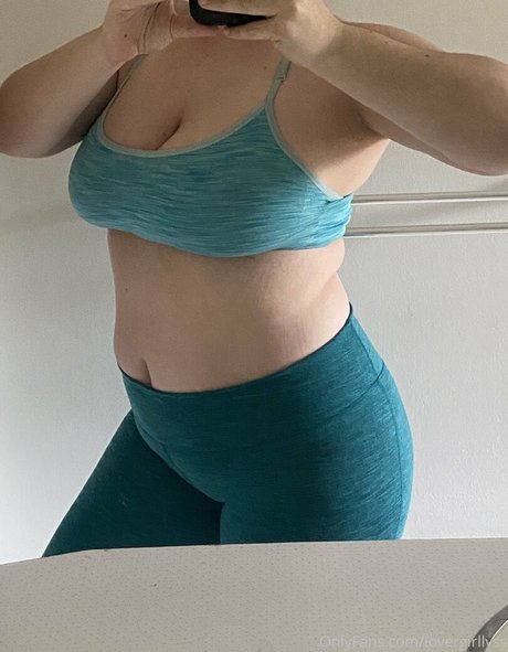 lovergirllyss onlyfans pic
