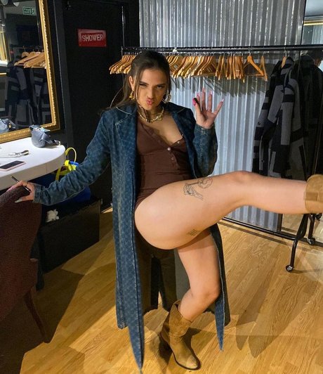 Mae Muller onlyfans strip tease