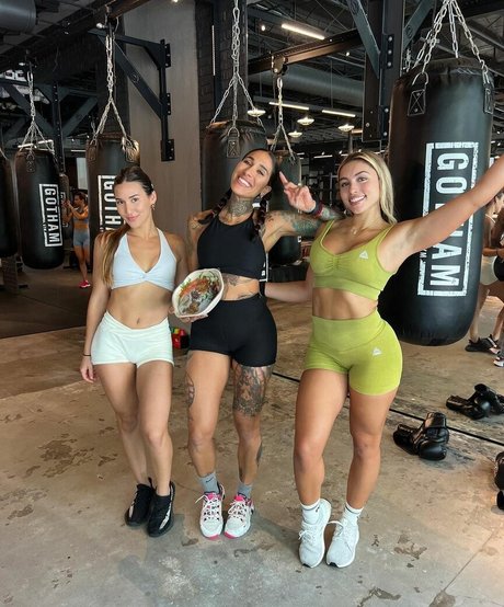 Babymommafit topless onlyfans