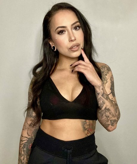 meghanelle Profile pic