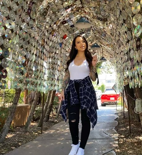 meghanelle onlyfans photos