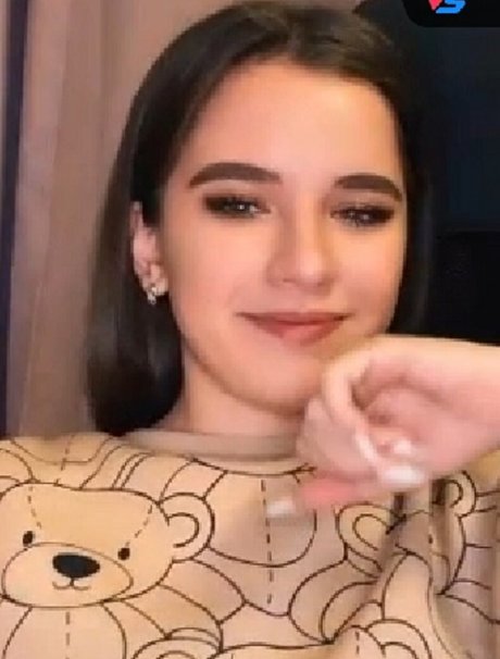 Anny myrrr_ onlyfans topless