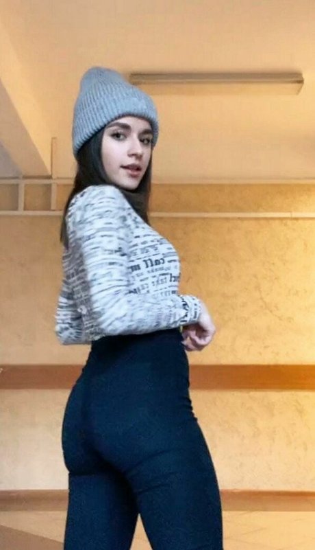 Anny myrrr_ onlyfans topless