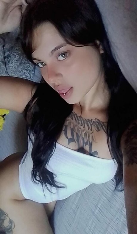 eiprilnaveira onlyfans star