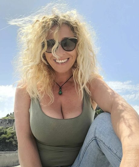 Sabina Di Iorio onlyfans images