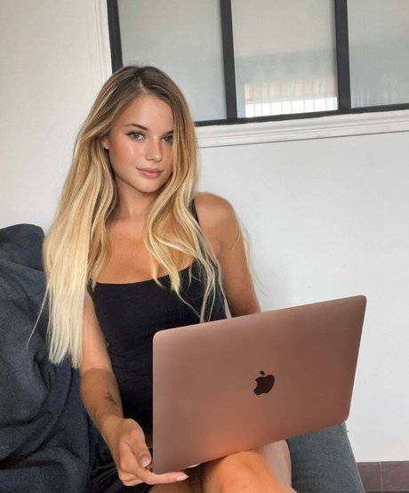 Nolwenn Dis onlyfans porn leaked