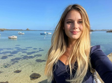 Nolwenn Dis nude porn onlyfans