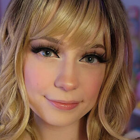 SquishShe onlyfans leams