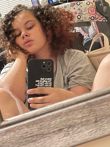 Ariel White onlyfans leaks.