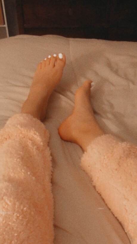 Beee only fans photos