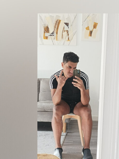 Luuis Guzm n onlyfans model