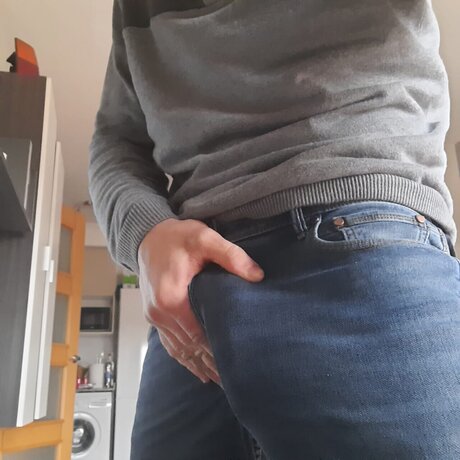 Tuvecinodelcuarto tits onlyfans