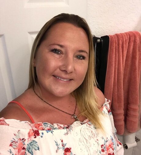 NikkiS onlyfans boobs